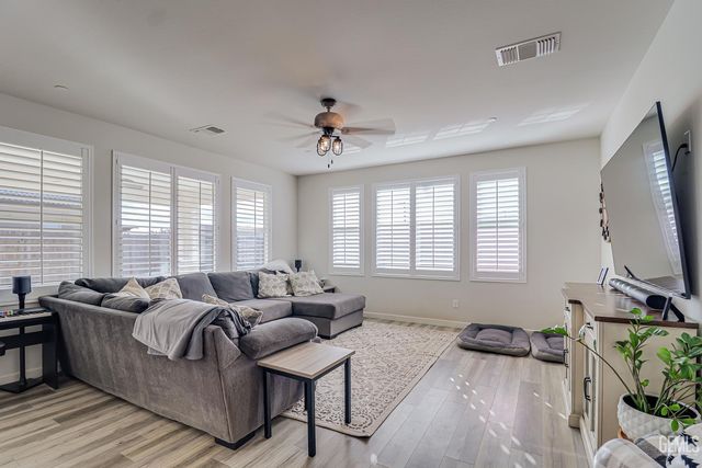 15 Claudia Autumn, Bakersfield, CA 93314