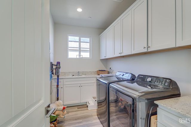 15 Claudia Autumn, Bakersfield, CA 93314