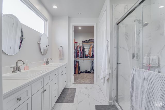 15 Claudia Autumn, Bakersfield, CA 93314