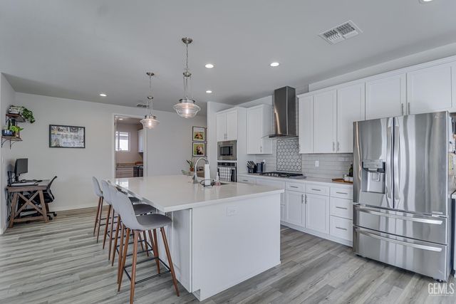 15 Claudia Autumn, Bakersfield, CA 93314