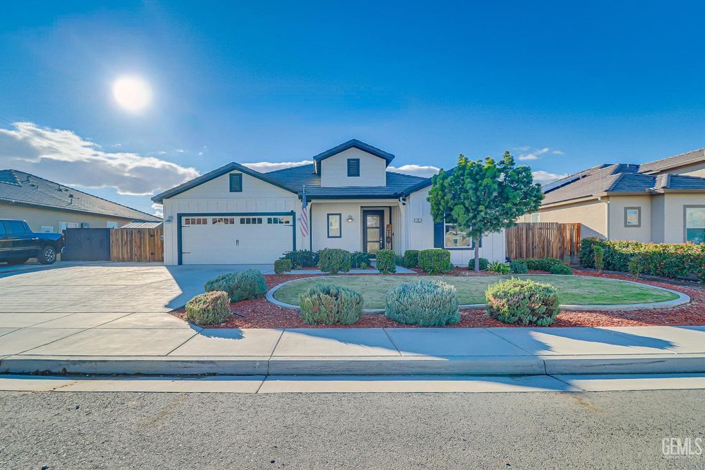 15 Claudia Autumn, Bakersfield, CA 93314