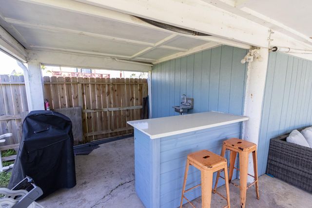 16619 Mansvelt Road, Galveston, TX 77554