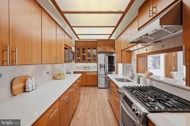 8900 CAMFIELD DR, Alexandria, VA 22308