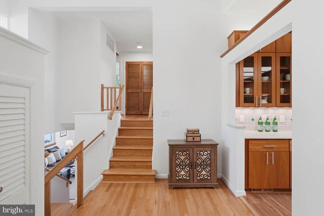 8900 CAMFIELD DR, Alexandria, VA 22308