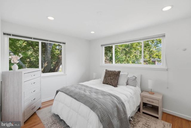 8900 CAMFIELD DR, Alexandria, VA 22308