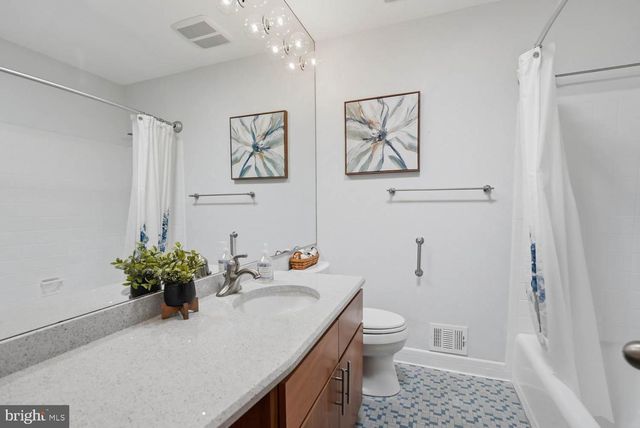 8900 CAMFIELD DR, Alexandria, VA 22308