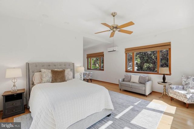 8900 CAMFIELD DR, Alexandria, VA 22308