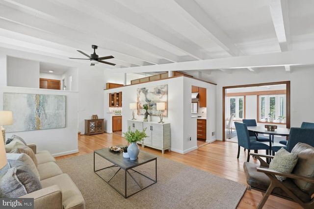 8900 CAMFIELD DR, Alexandria, VA 22308