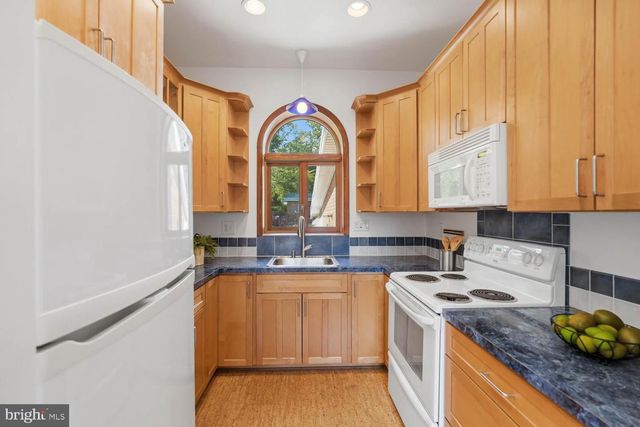 8900 CAMFIELD DR, Alexandria, VA 22308
