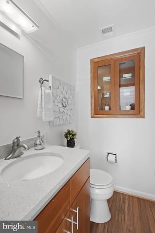 8900 CAMFIELD DR, Alexandria, VA 22308