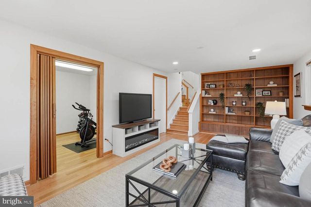 8900 CAMFIELD DR, Alexandria, VA 22308