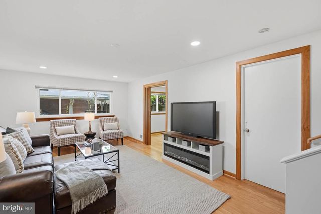 8900 CAMFIELD DR, Alexandria, VA 22308