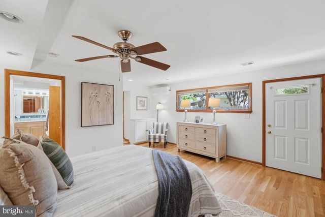8900 CAMFIELD DR, Alexandria, VA 22308