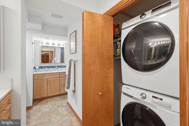 8900 CAMFIELD DR, Alexandria, VA 22308