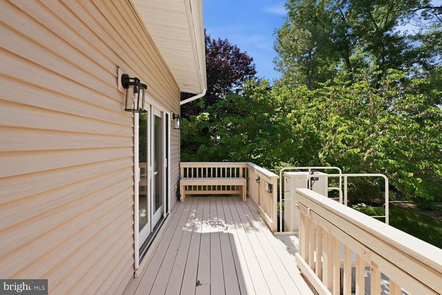 8900 CAMFIELD DR, Alexandria, VA 22308
