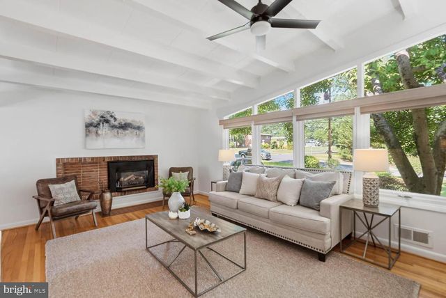 8900 CAMFIELD DR, Alexandria, VA 22308
