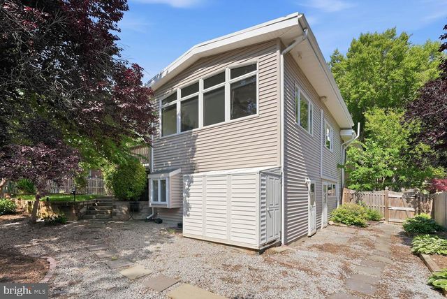 8900 CAMFIELD DR, Alexandria, VA 22308