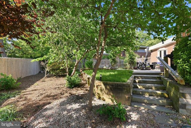 8900 CAMFIELD DR, Alexandria, VA 22308
