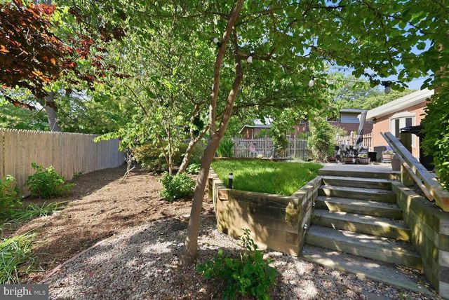 8900 CAMFIELD DR, Alexandria, VA 22308