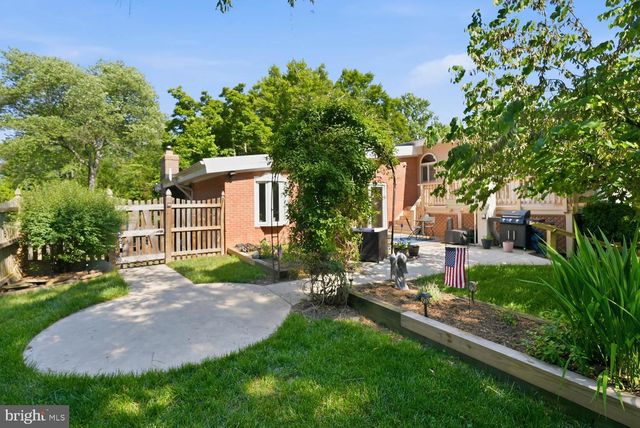 8900 CAMFIELD DR, Alexandria, VA 22308