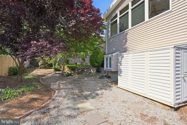 8900 CAMFIELD DR, Alexandria, VA 22308