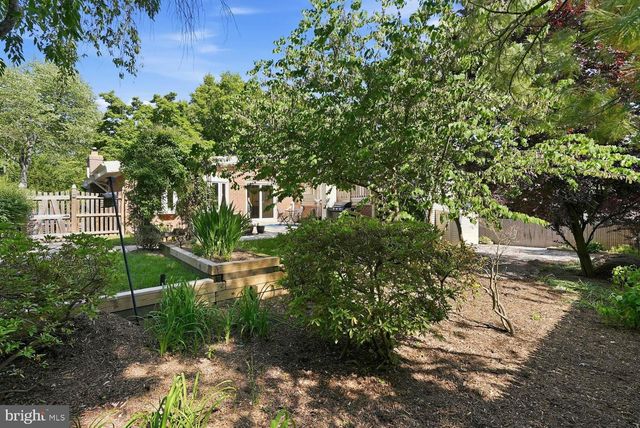 8900 CAMFIELD DR, Alexandria, VA 22308
