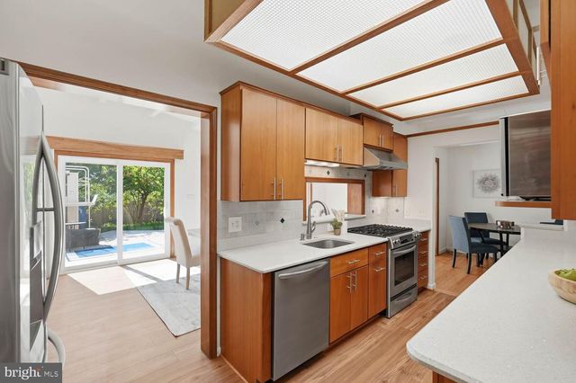 8900 CAMFIELD DR, Alexandria, VA 22308