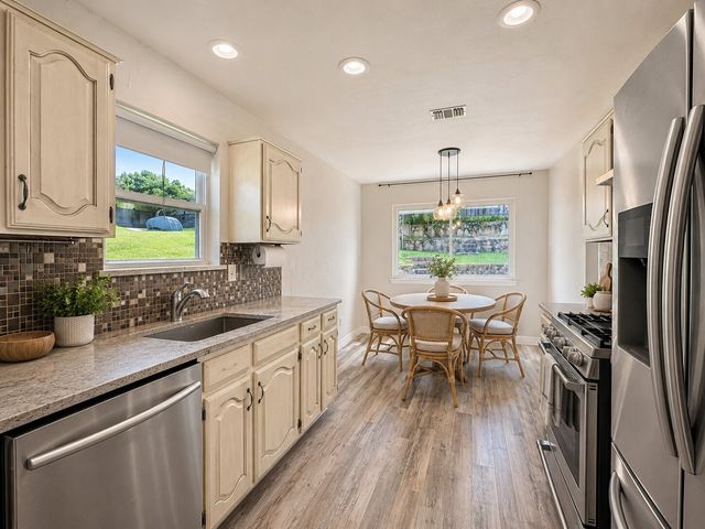 601 Ascot Drive, Euless, TX 76040