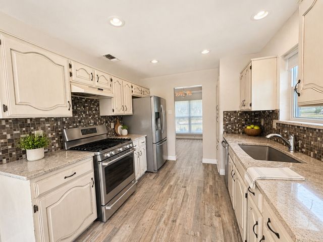 601 Ascot Drive, Euless, TX 76040