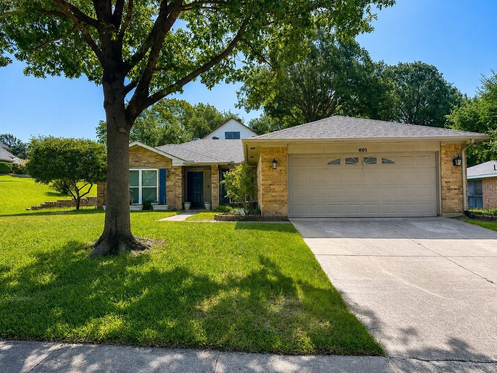 601 Ascot Drive, Euless, TX 76040