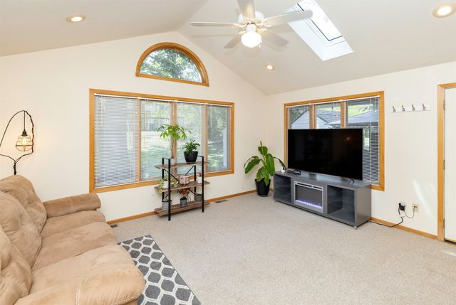 4116 74th Street, Urbandale, IA 50322