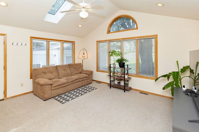 4116 74th Street, Urbandale, IA 50322