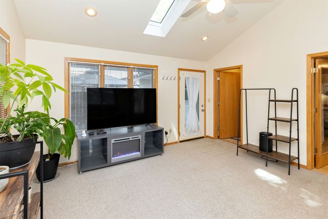 4116 74th Street, Urbandale, IA 50322