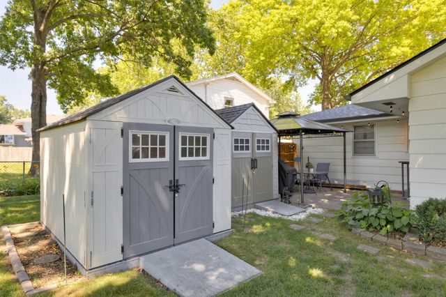 4116 74th Street, Urbandale, IA 50322