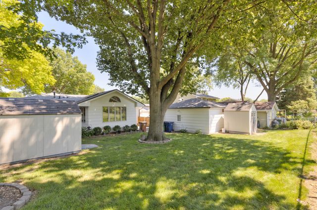 4116 74th Street, Urbandale, IA 50322