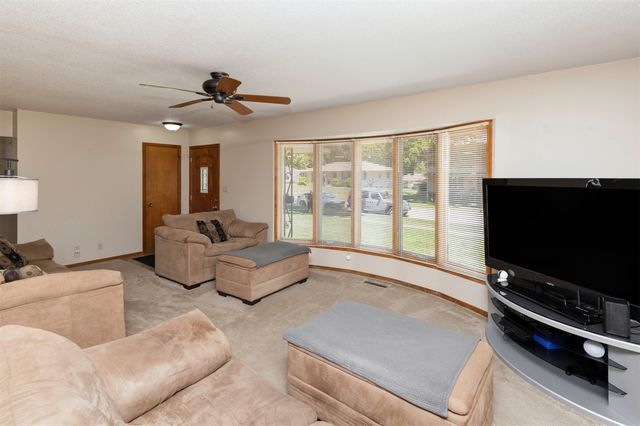4116 74th Street, Urbandale, IA 50322