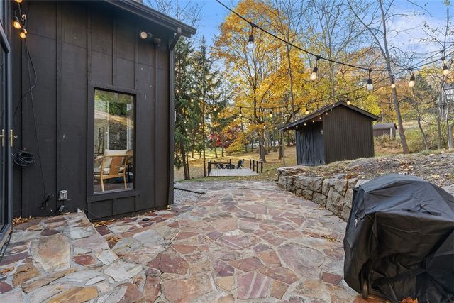 1 Myrtle Hill Road, Leet Twp, PA 15143