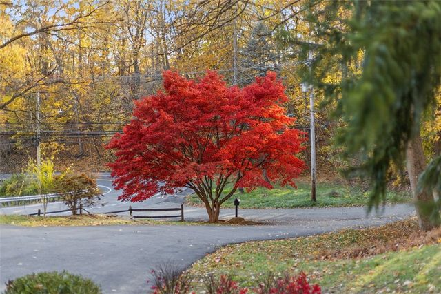 1 Myrtle Hill Road, Leet Twp, PA 15143