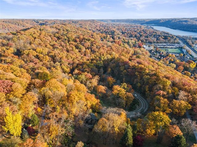 1 Myrtle Hill Road, Leet Twp, PA 15143