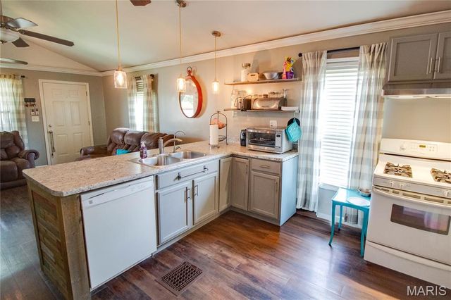 130 W Maple Street, Hartford, IL 62048
