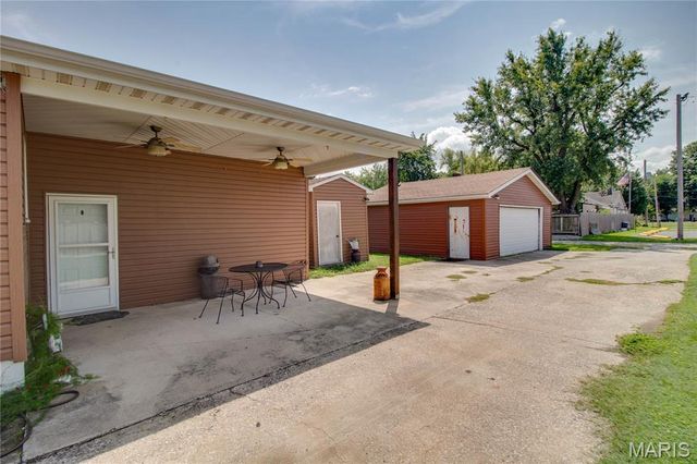 130 W Maple Street, Hartford, IL 62048
