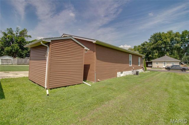 130 W Maple Street, Hartford, IL 62048