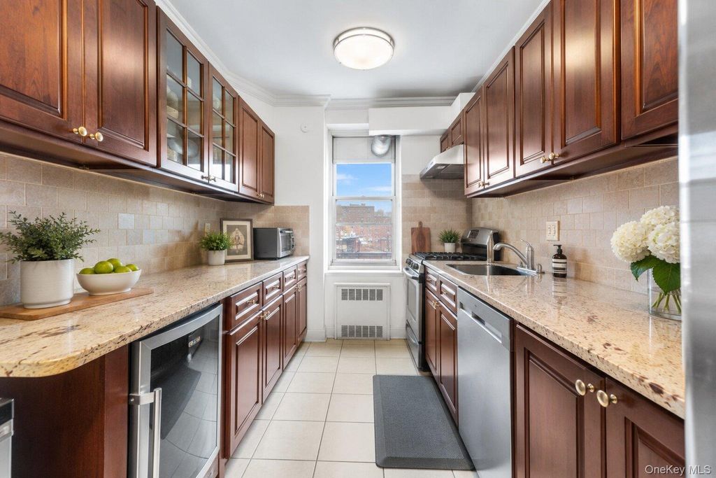 64-11 99th Streets 304, Rego Park, NY 11374 — exterior