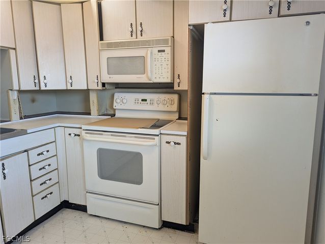 1747 Pebble Beach DR 206, Fort Myers, FL 33907