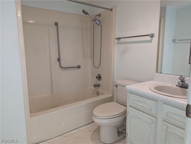 1747 Pebble Beach DR 206, Fort Myers, FL 33907