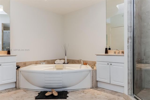 747 Crandon Blvd 410, Key Biscayne, FL 33149