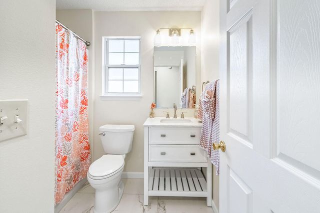 949 Claeven Circle, Fort Walton Beach, FL 32547