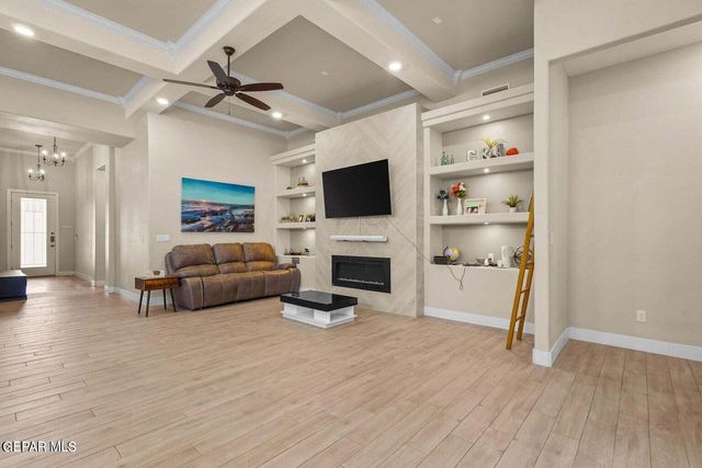 2195 ENCHANTED CREST Drive, El Paso, TX 79911