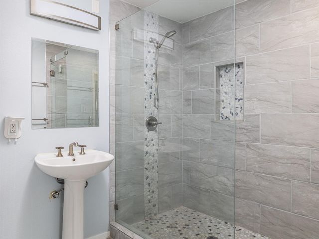 709 Lost CYN, West Lake Hills, TX 78746