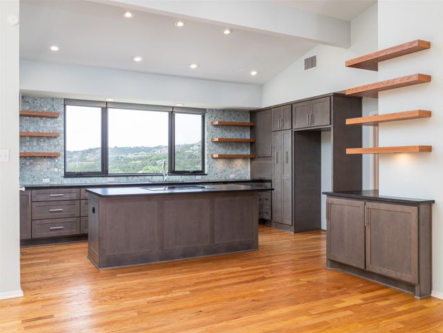 709 Lost CYN, West Lake Hills, TX 78746